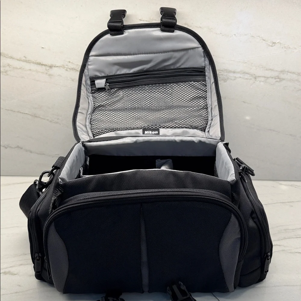 Nikon SC-B2 Digital SLR Camera Bag Case With Strap